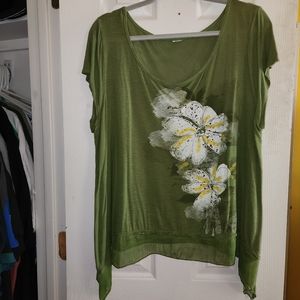 Adorable Green floral top, unknown brand, size XL